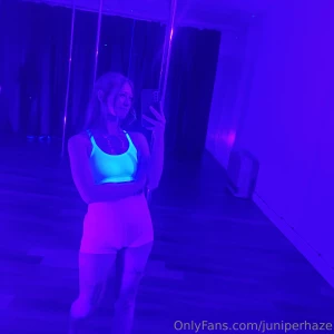 Tried a pole class the other evening it was crazyy hard but super fun part 1