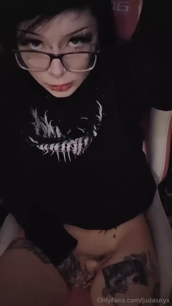 Fingering myself gt lt i got soo wet i had to lick it up after 