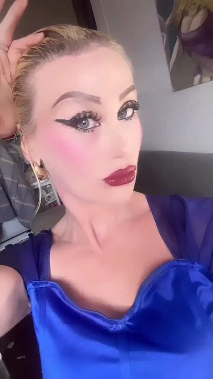 Am i pretty who s ready for the holidays i will be in vegas this 