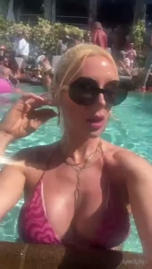Pool days - hope everyone has a great start of the week poolparty