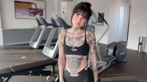 Today at 6pm est baddiesonlypov and i star in stretching out your gym