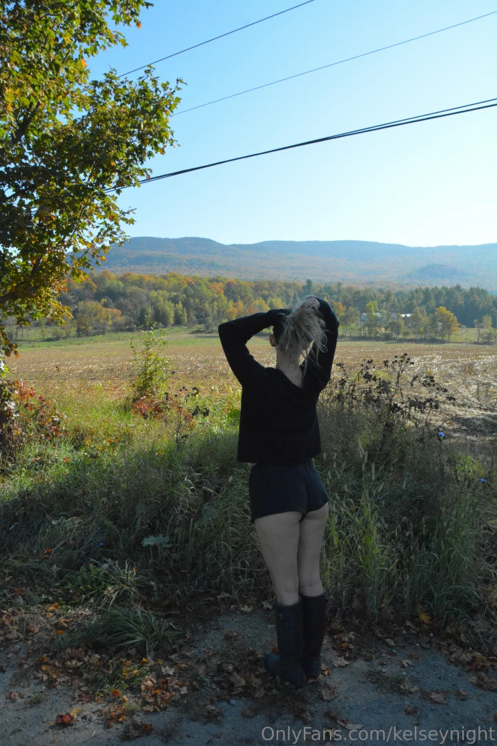 Which view is better me or the mountains 