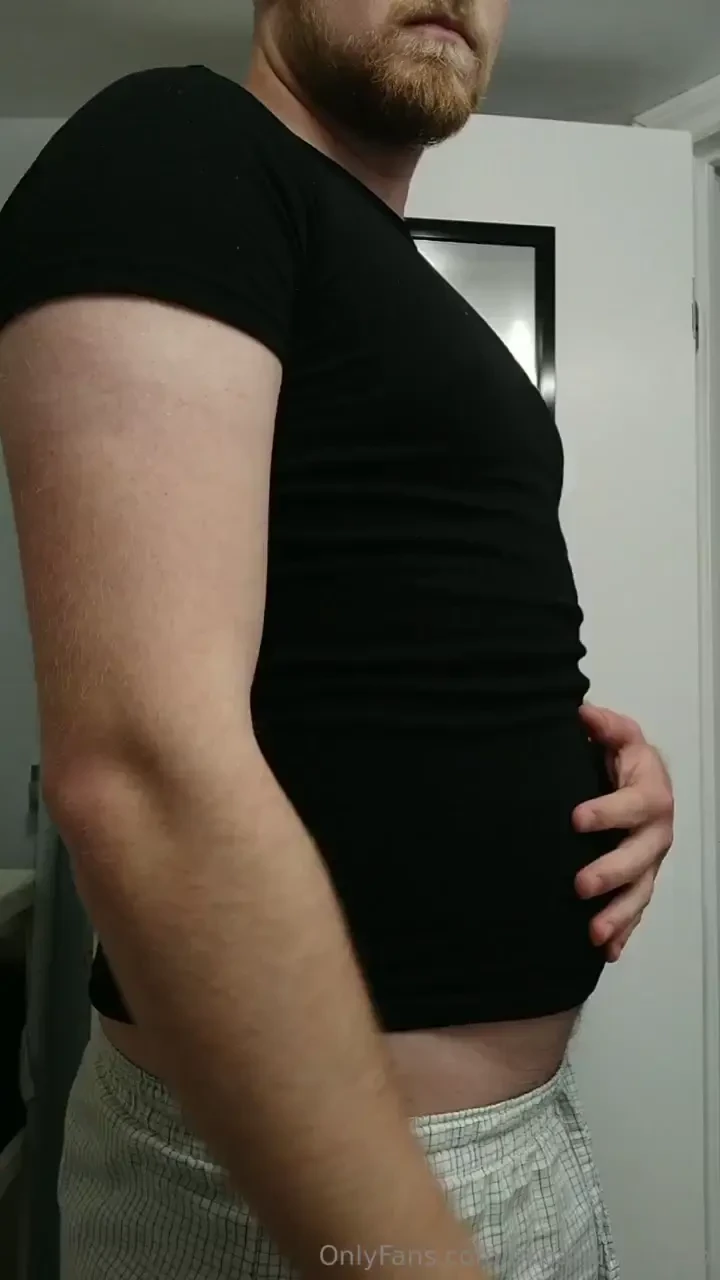 Photos and videos after a pizza and 3l of milk may 2021 210 lbs 