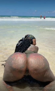Like if you love booty part 3