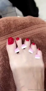 One more for red toes