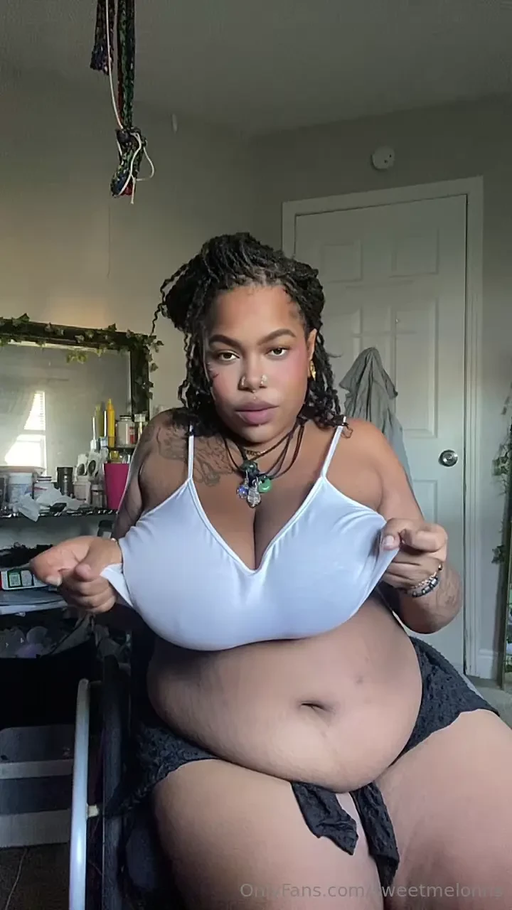 I struggled to lift my shirt my boobs are just too big 