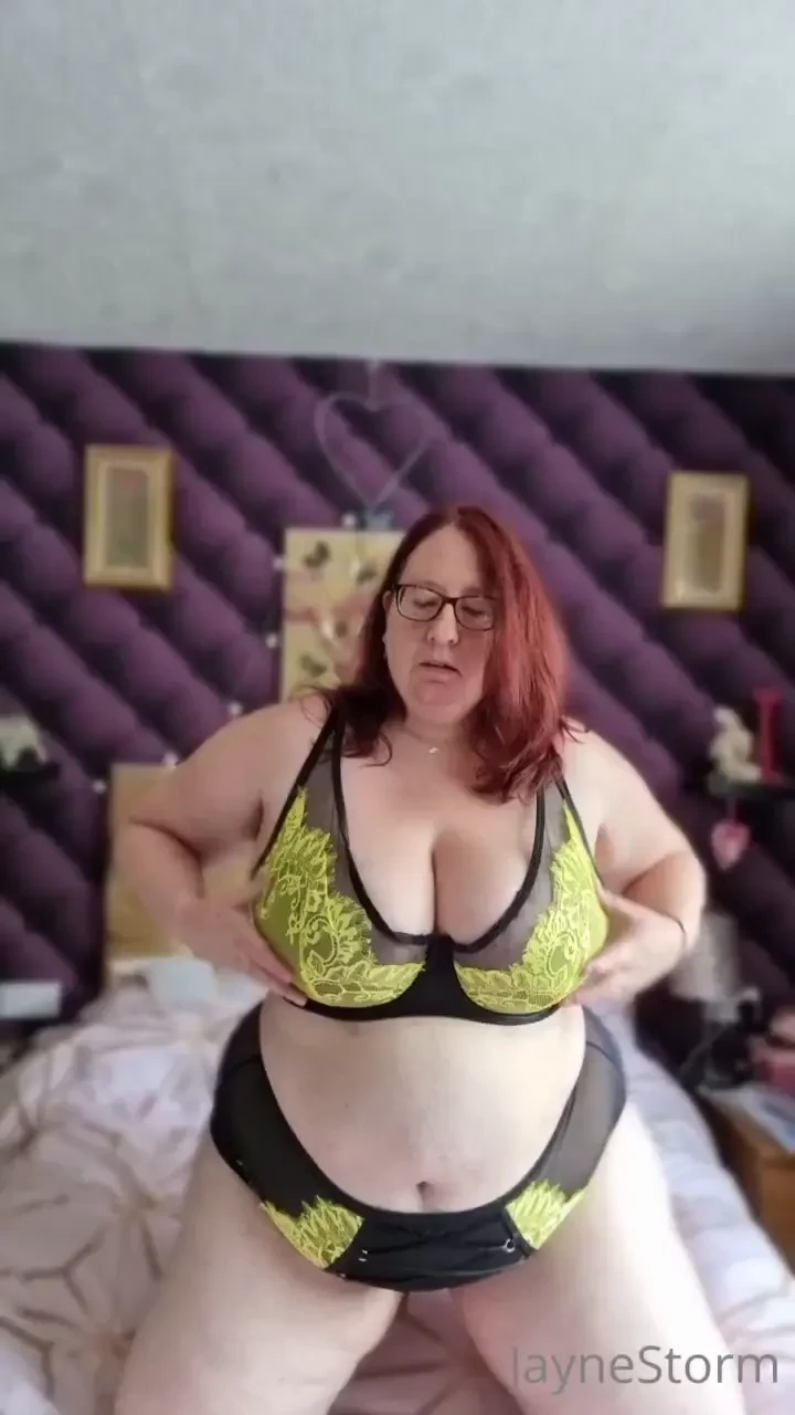 Just a little vid to brighten your monday mondaymotivation milfmonday 