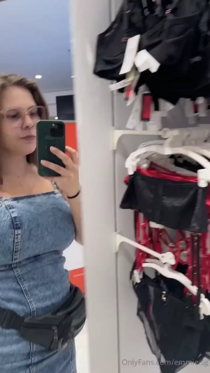 Whats your fav color i wanna buy everything 