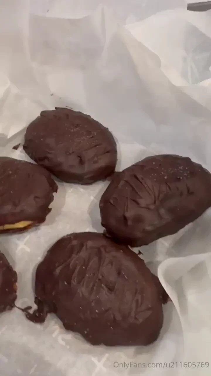 Our surprise baking live i made cookies and did some finger and banana 