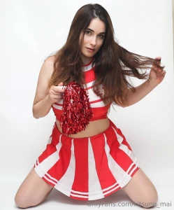 Cheerleading rules from rosalyn 1 don t be modest 2 be faster and more