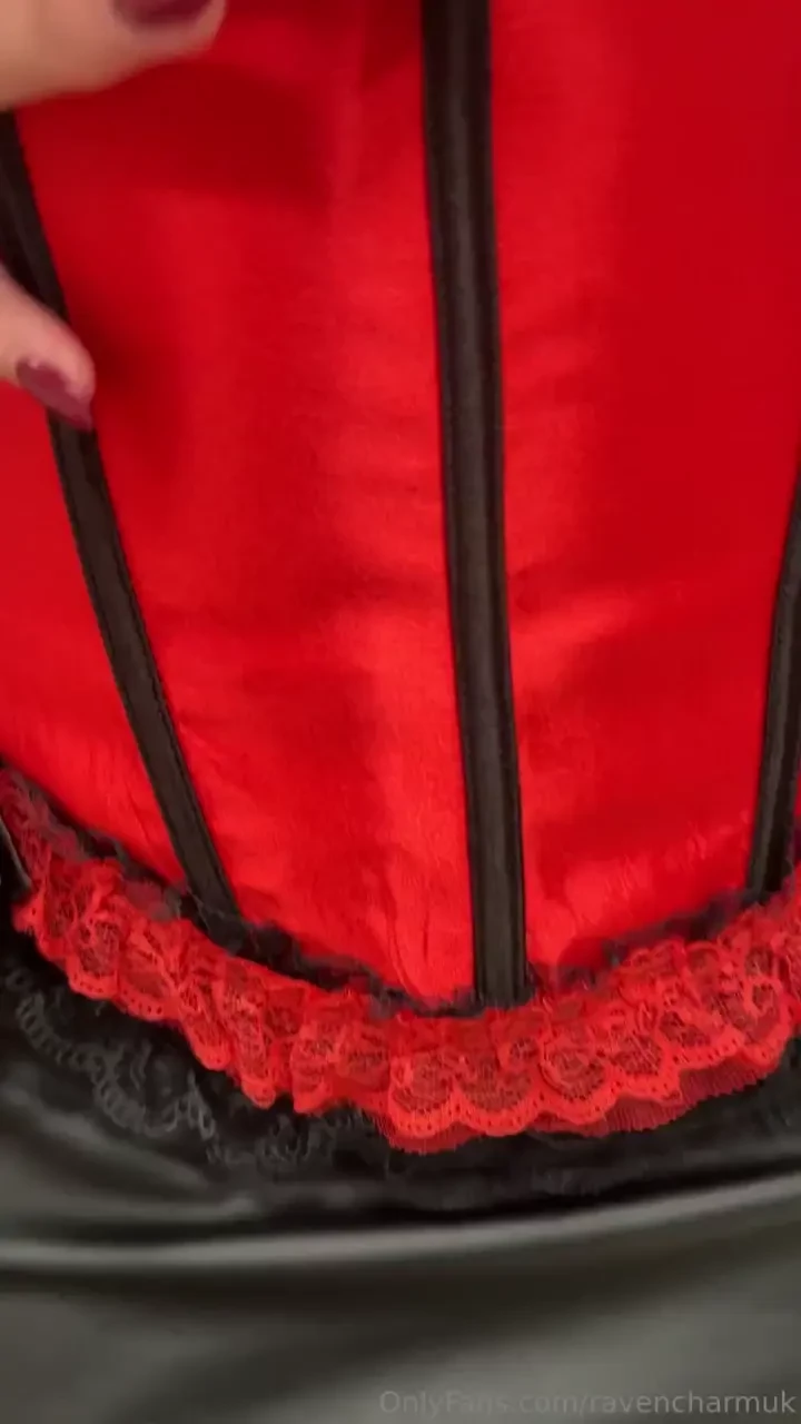 Super special pantyhose red ankle boots red corset and leather skirt 