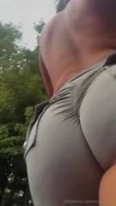 So this is what it looks like when i walk my butt is so juicy omg