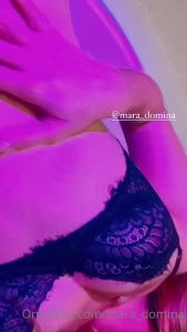 En morado