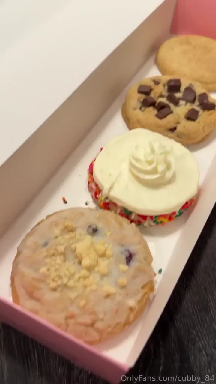 My favorite cookies weighing 295lbs tonight 