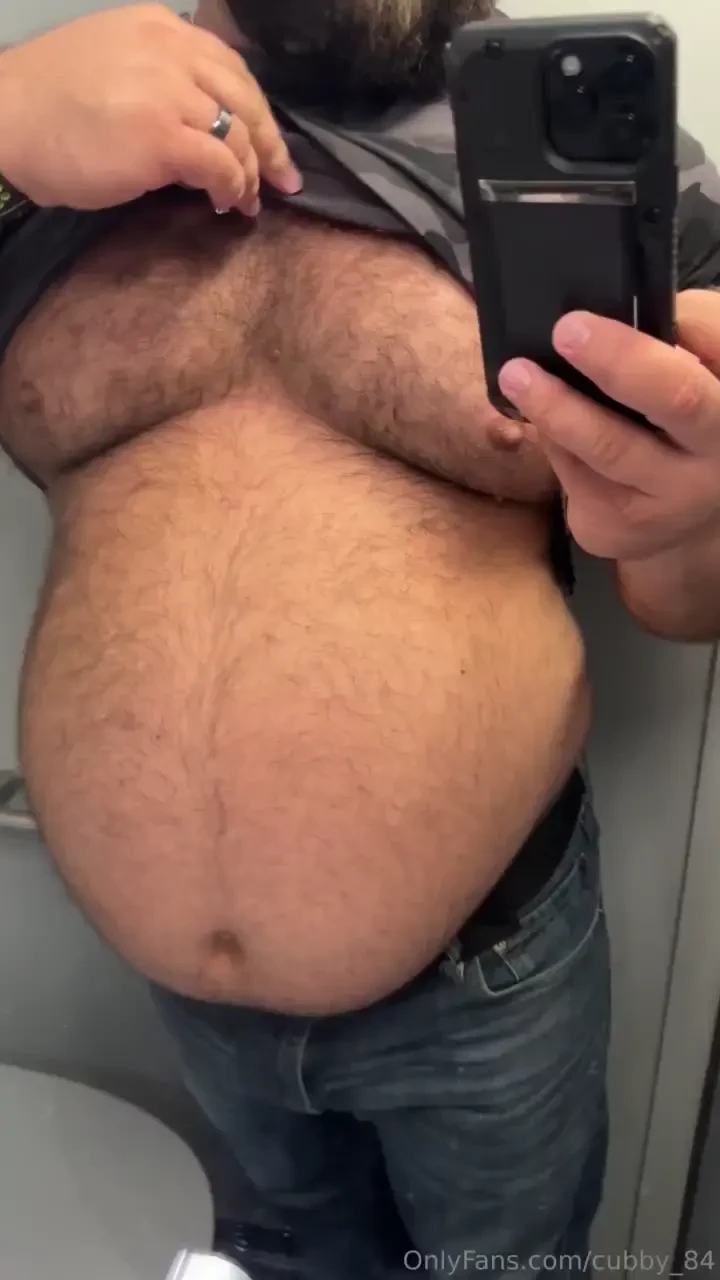 My belly really fills up an airplane restroom 