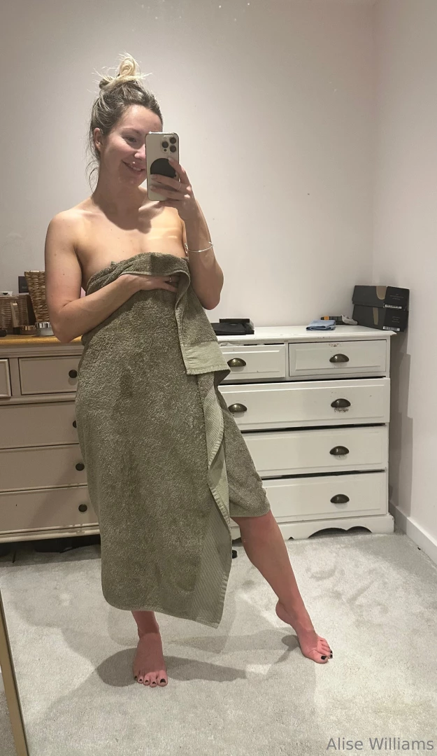 Just had a relaxing bath and now off to bed i hope you all had a 