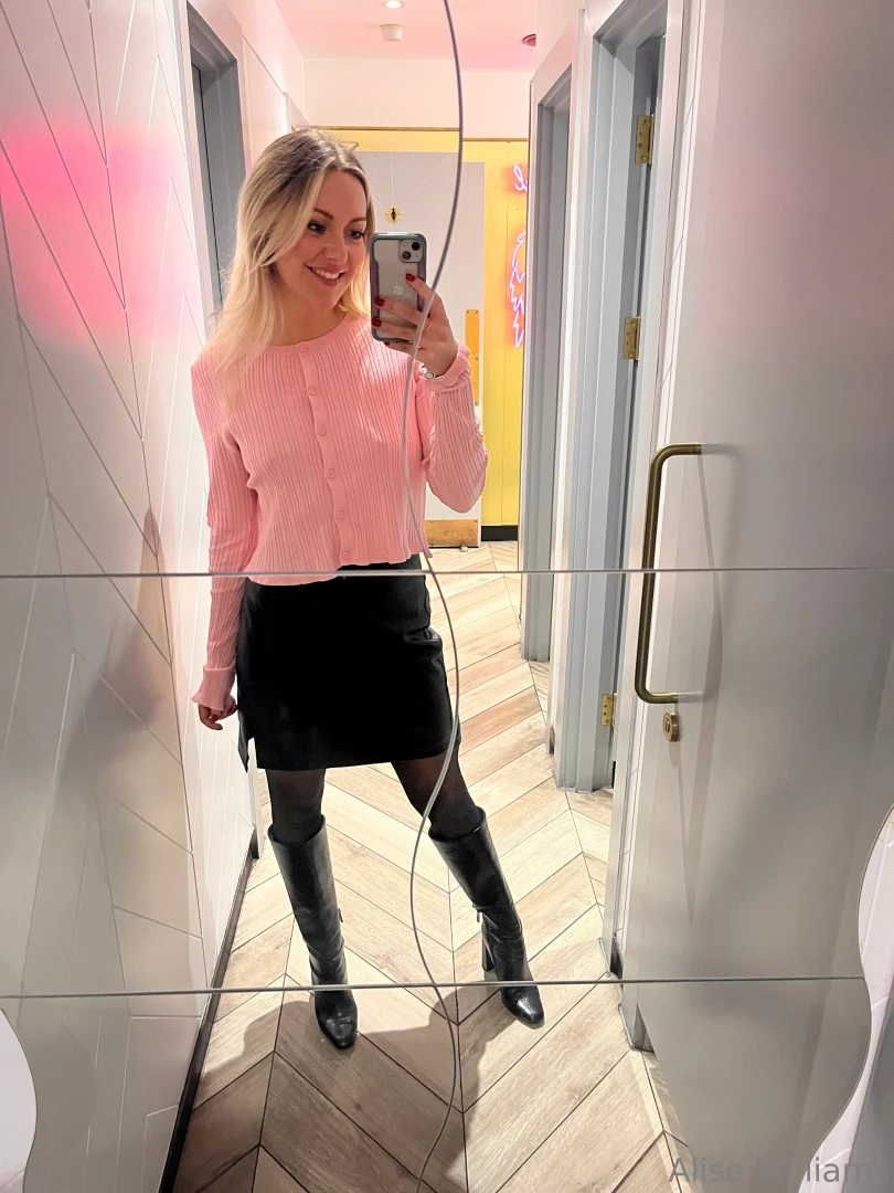 Throwback to my latest lunch date with my mini skirt and best friend 