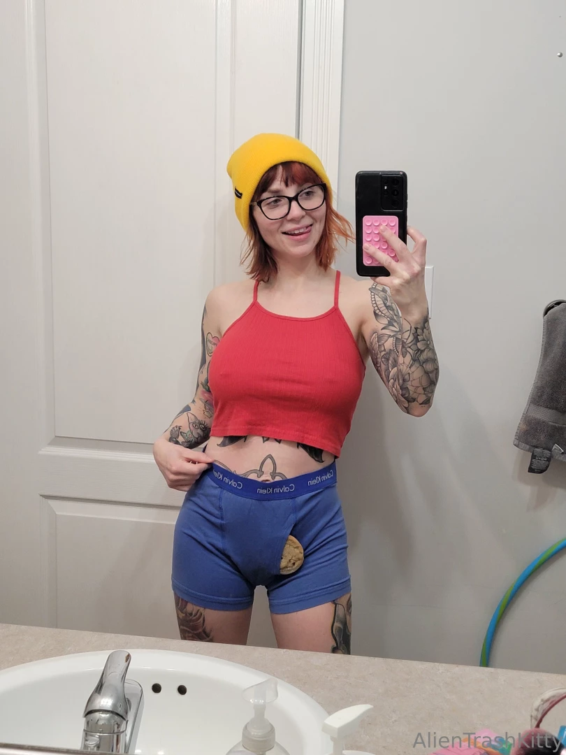 Check out my snack pouch 