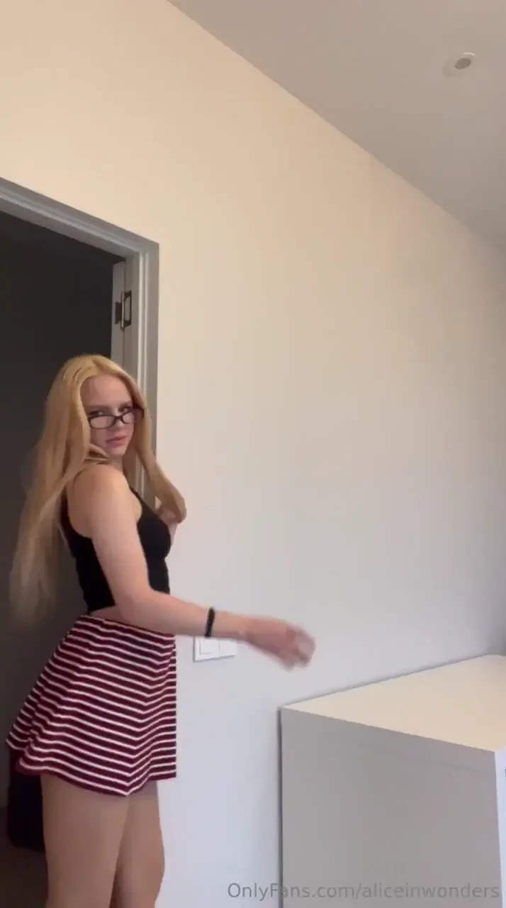 The way i move is all about seduction and i know you re hooked watch 