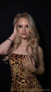 My friend who s a pro makeup artist did my makeup today i look so much part 1