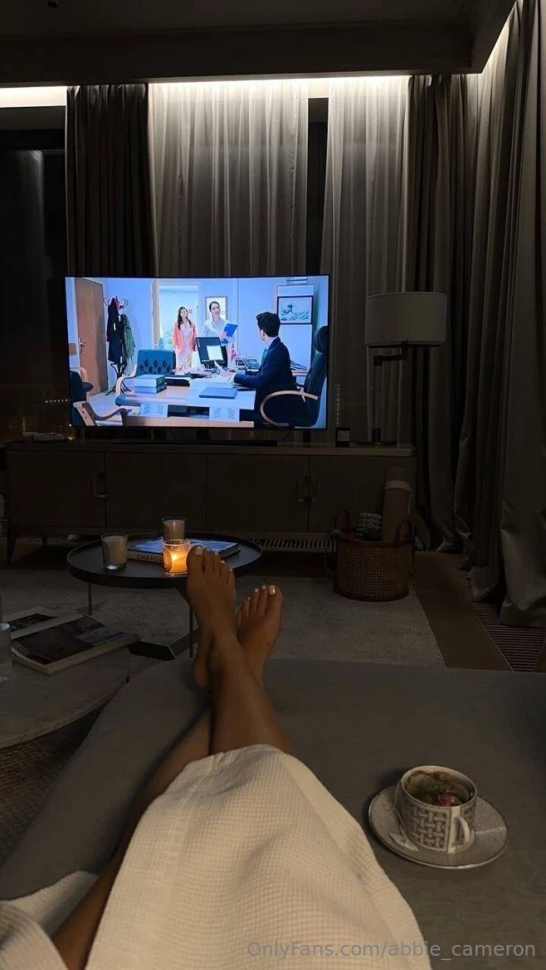 I like to spend evenings alone a good movie and good food how do you 