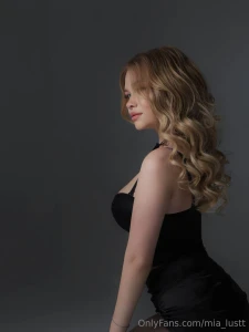 Just one moment but it feels like everything some seconds stay with