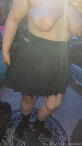 Skirt or boobs