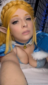 A cute elf- i meann hylian under your tree part 1