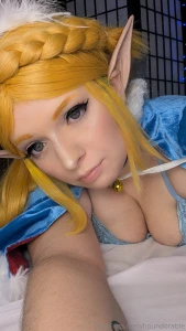 A cute elf- i meann hylian under your tree