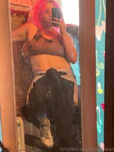 I can t tell which is dirtier the mirror or me