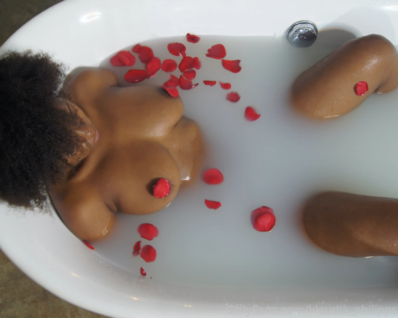 Are you coming to the bathtub with me show me your love with a comment part 1 