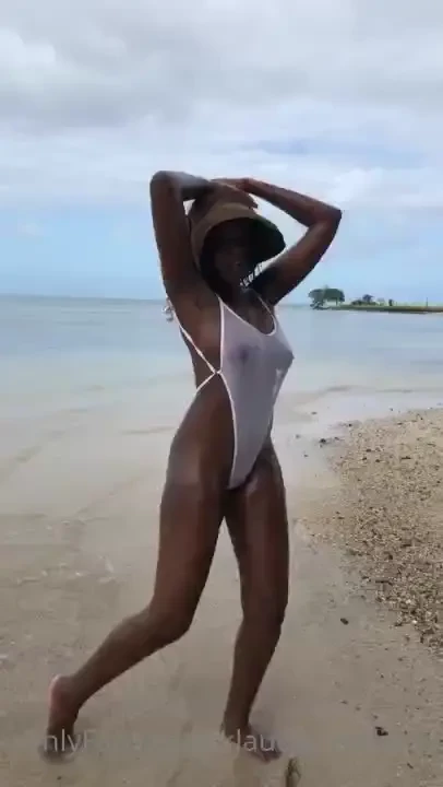 My oiled body looks perfect 