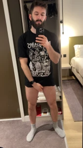 Just getting ready for the rock show