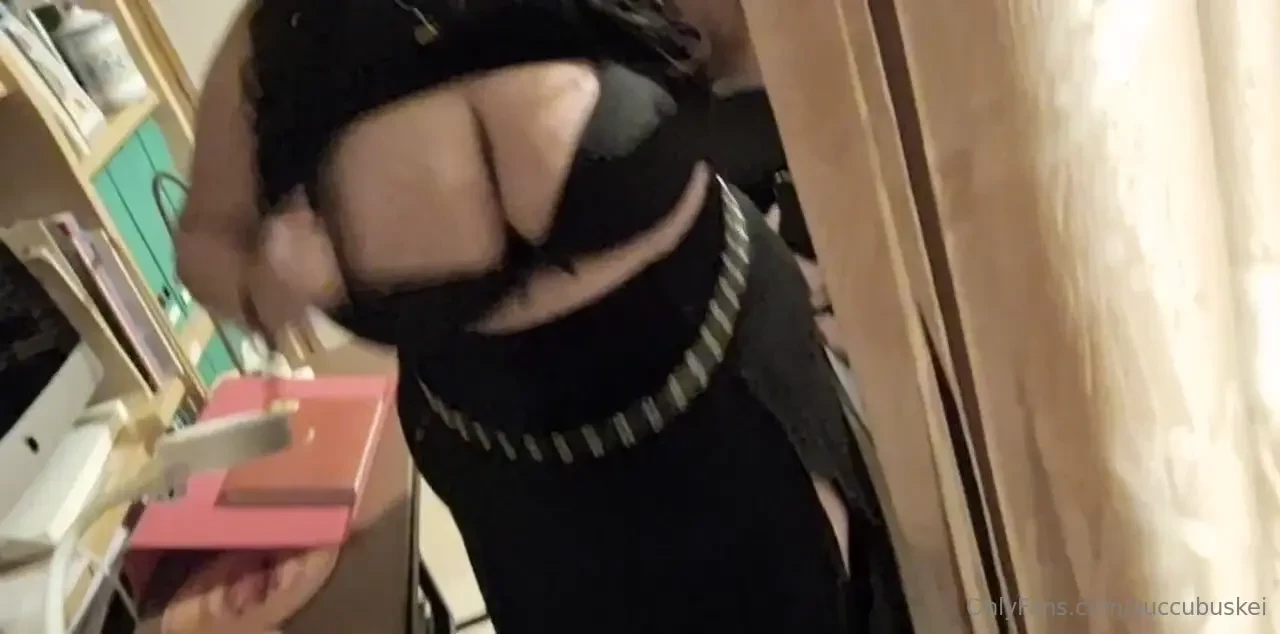 Hola amores os dejo estos videitos hechos a escondidas en casa ajena part 1 