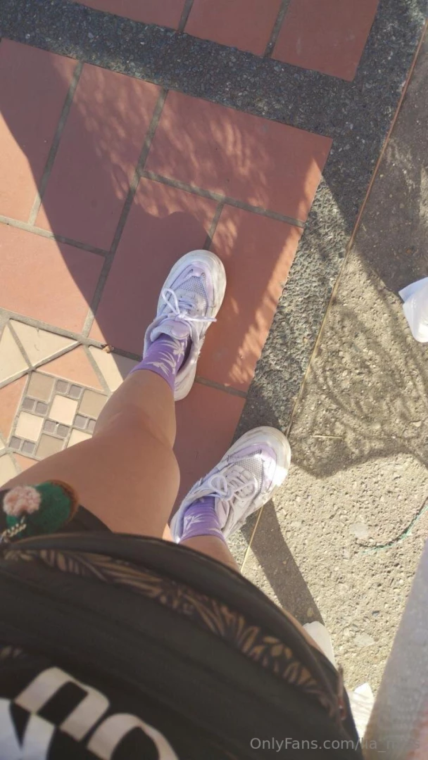 Mis piernas cargan el peso de ser tan poderosa xd 