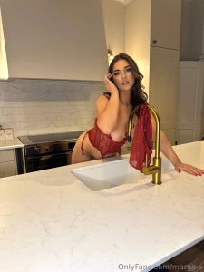 I ll cook you dinner then serve myself for dessert i m your dream girl