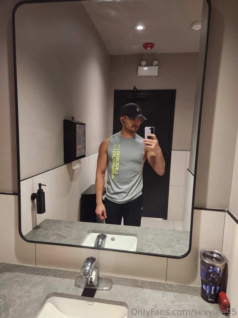 Im so horny watch me edge and play with my hole part 1 