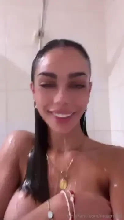 Holi os apetece una duchara conmigo 