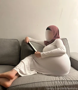 I m bored and horny petite baddie horny tease hijab hijabi curves