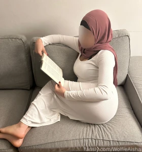I m bored and horny petite baddie horny tease hijab hijabi curves part 2