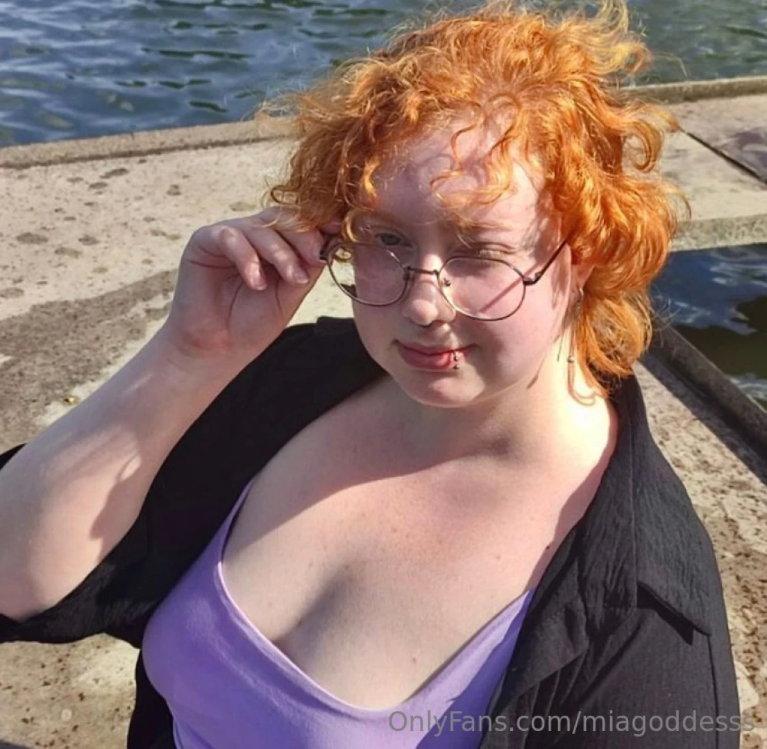 Queen_charly hey honey i m harly new here welcome to my page part 381 