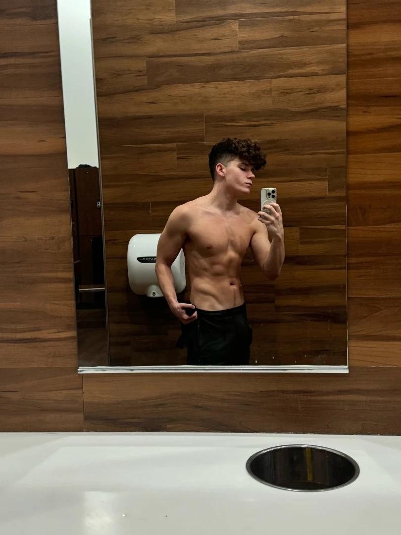 I know i make you wanna lick every inch of my body 