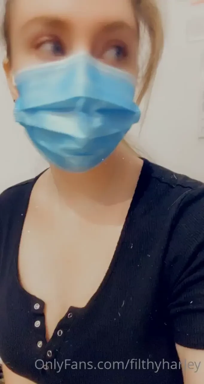 Sneeky work boobs 