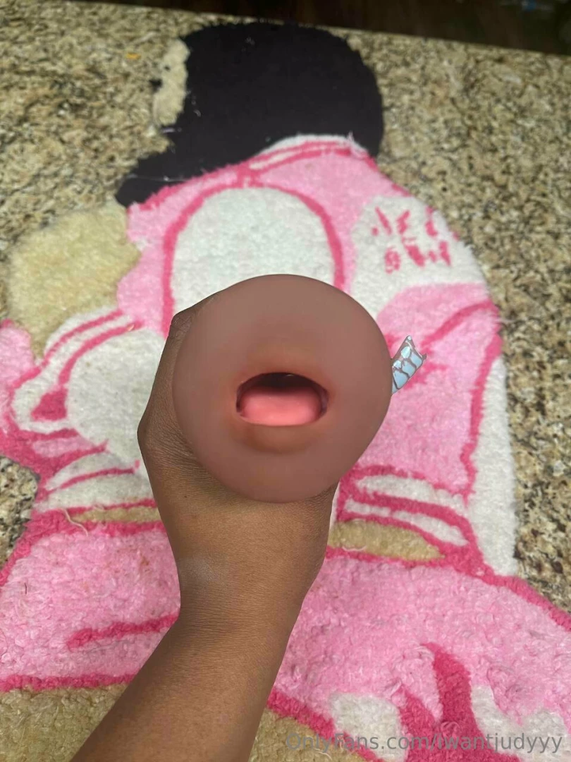 I know you want to fack me and i ll make it easy for you daddy try my 