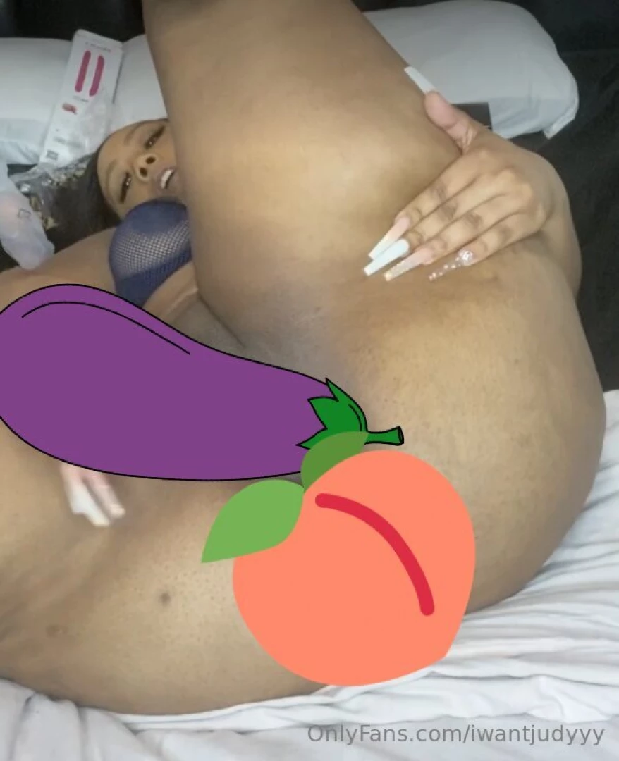 I know your gonna this video of me with my legs up and soles showing 