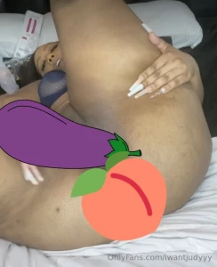 I know your gonna this video of me with my legs up and soles showing