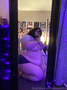 Wouldn t you love it if your fat feedee girlfriend waited on her knees