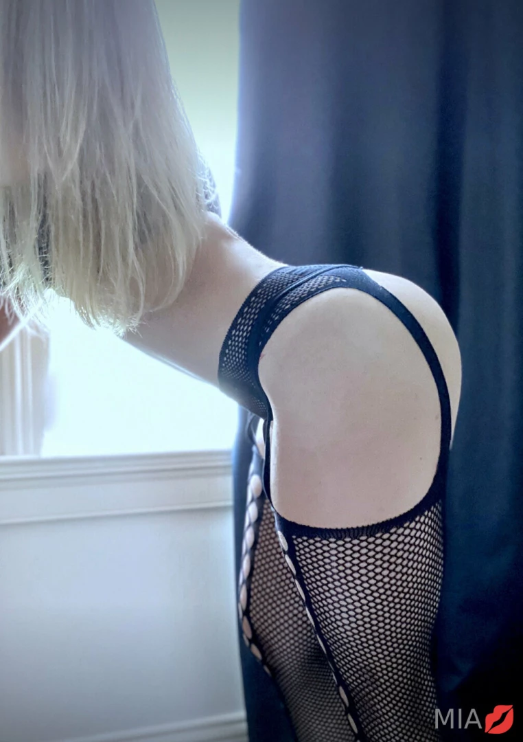 Get this photo to 100 likes and i ll send everyone a free nude 