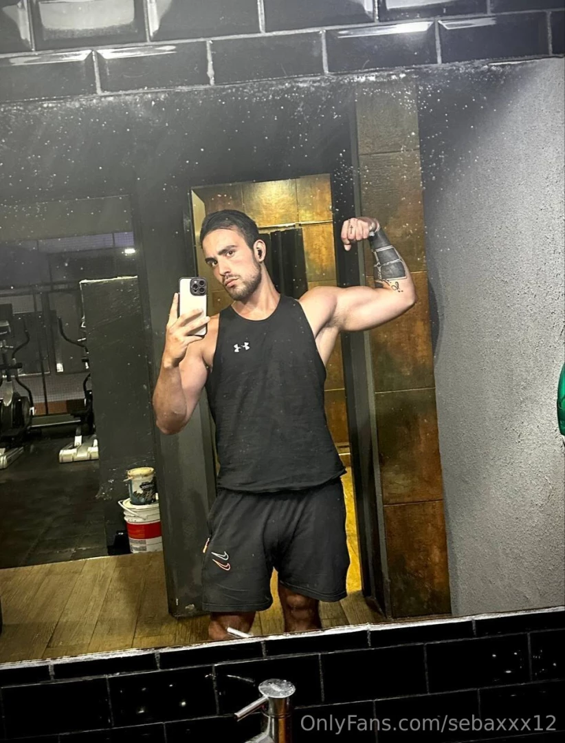 Ripped and horny 23 years old up or down i love sharing my sexuality part 30 