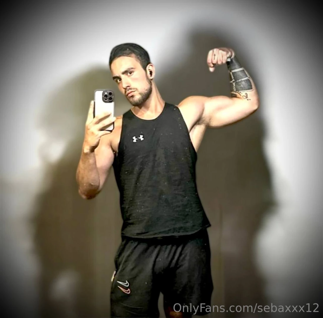 Ripped and horny 23 years old up or down i love sharing my sexuality part 32 